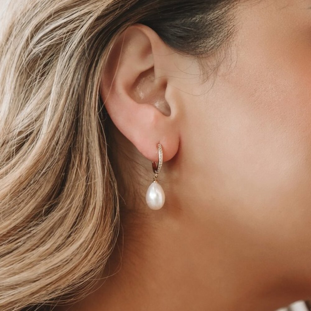 NEVER WORN Lulus Divine Connection 14kt Gold Pearl Mini Hoop Earrings